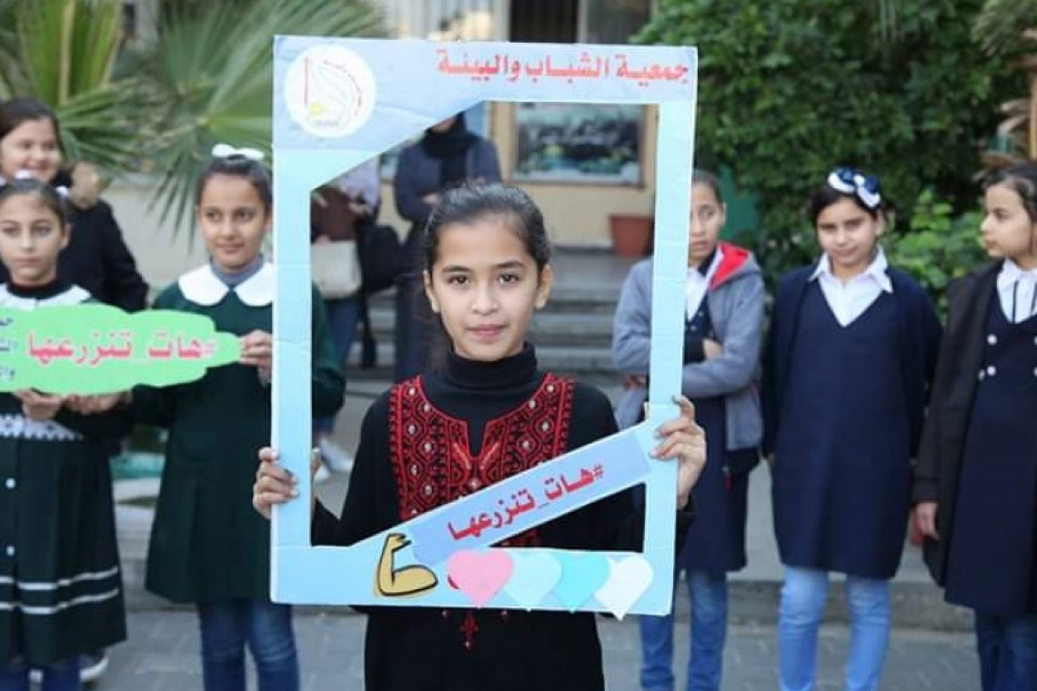 "هات تنزرعها" مبادرة تطلقها جمعية الشباب والبيئة لتشجير المدارس بمدينة دير البلح - فلسطين